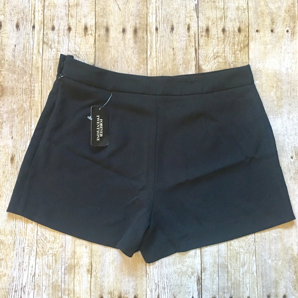 NWT Forever 21 black dress shorts Medium